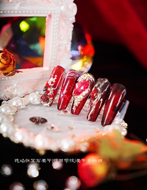 瑰焰红宝石美甲